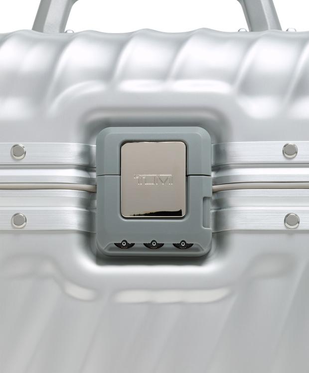 TUMI Train Case